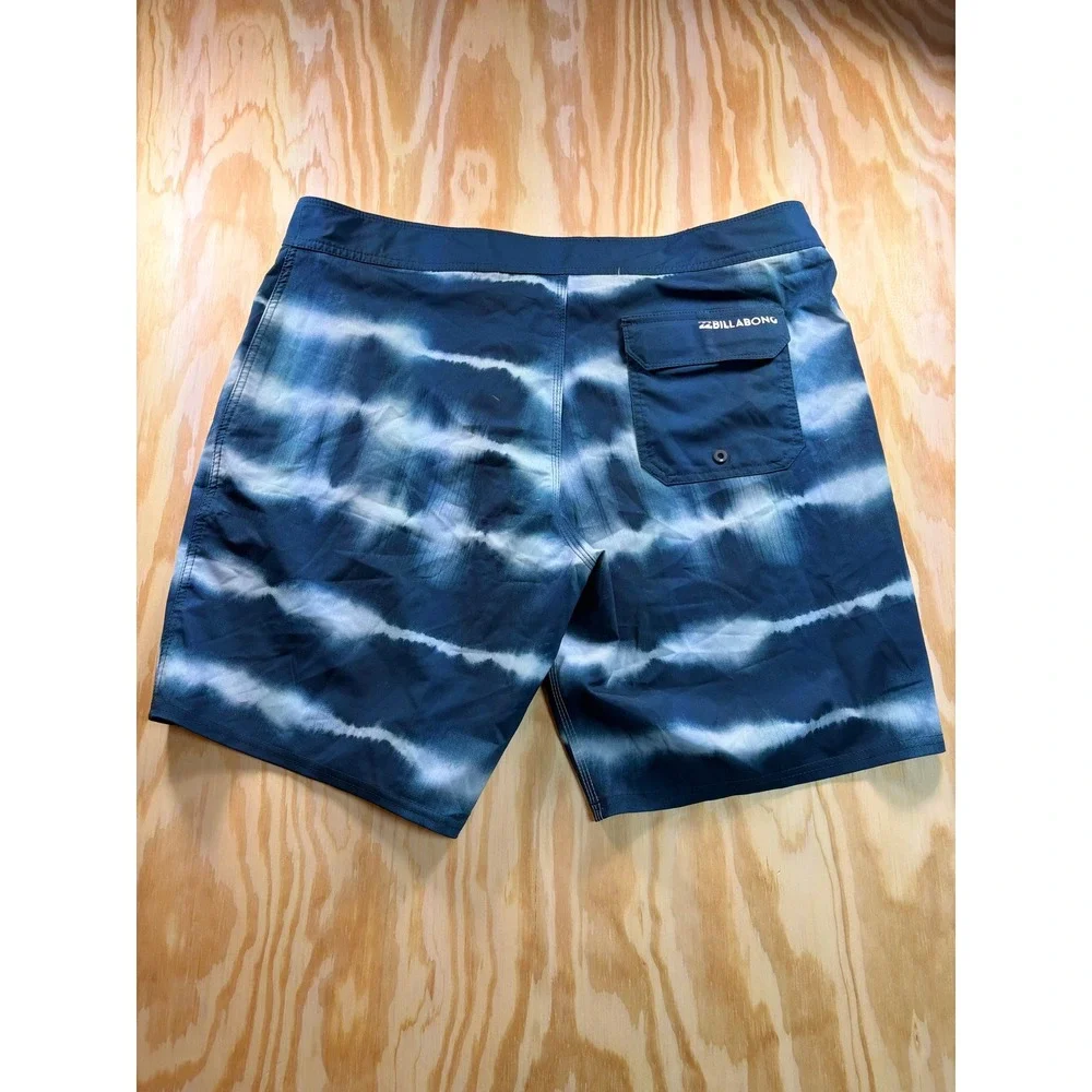 Billabong Platinum X Sundays Mens‎ Blue Tie Dye Stripe Board Shorts Size 36